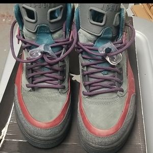 Jordan Winterized Spizike Flint Grey/Cerrywood Red Nightshade